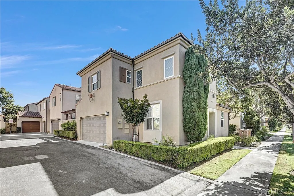 2 bed, 2.5 bath, 1154 sqft, $4,000 — Photo 3