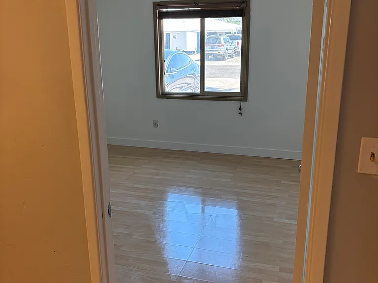 1208 W Laird St — Photo 25