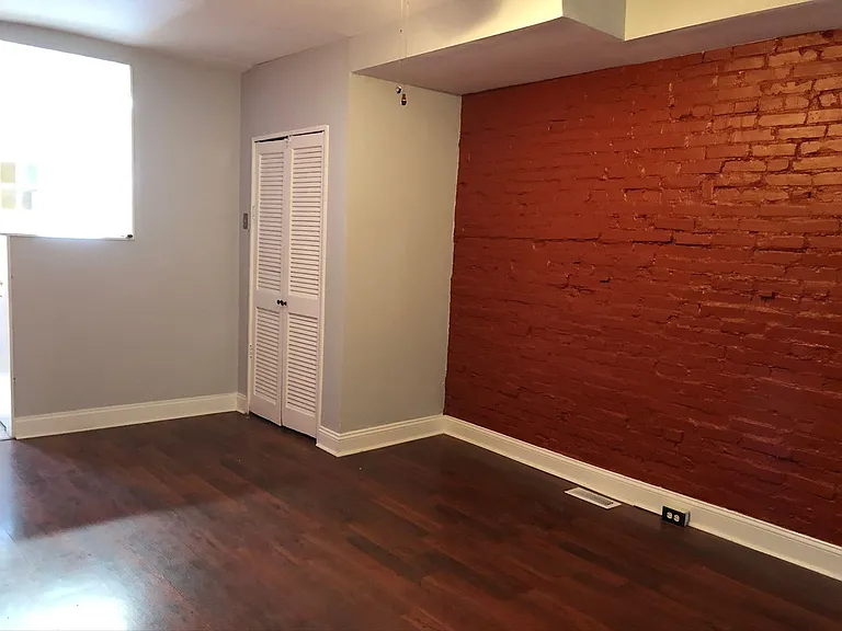 3242 Barclay St — Photo 10