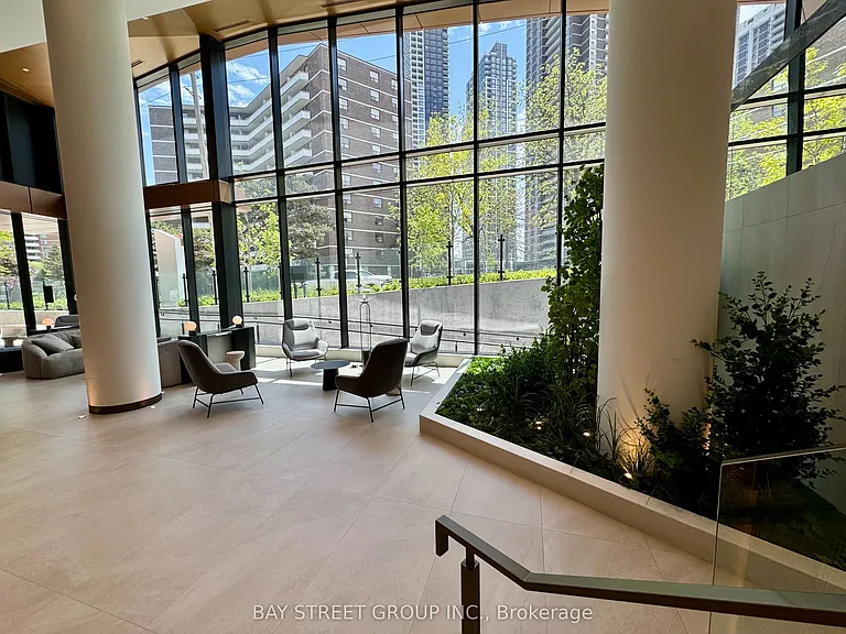 60 Central Park Dr #2013 — Photo 5