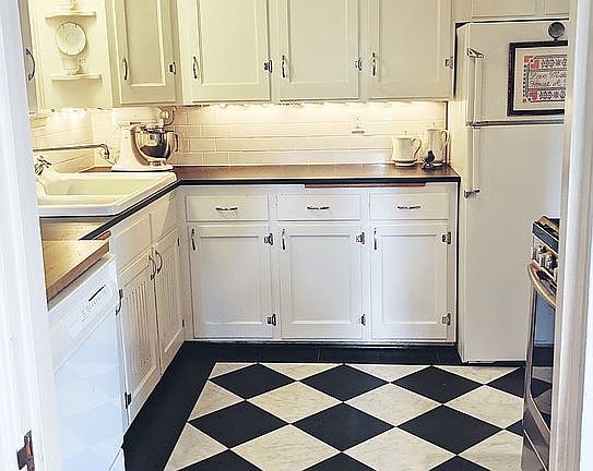 3rd image of 211 Park Pl