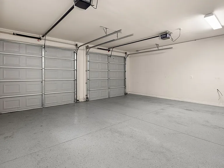 8 Trafalgar Cir — Photo 29