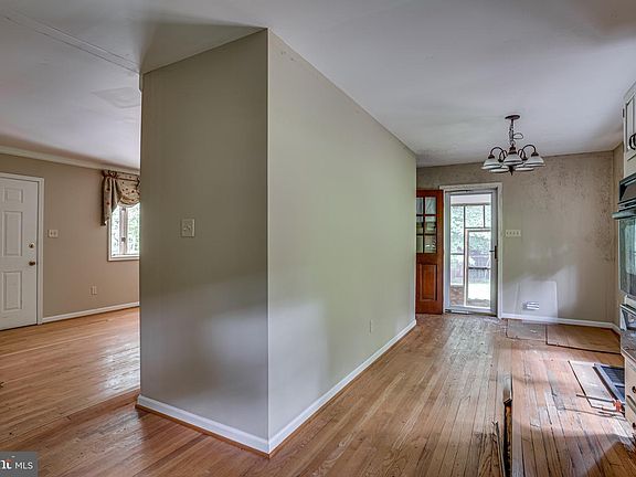 4th image of 6975 Rose Ln