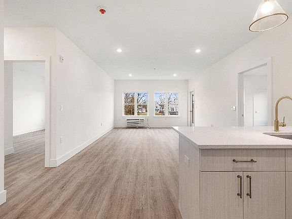 5th image of 306 Bluestone Ct #202