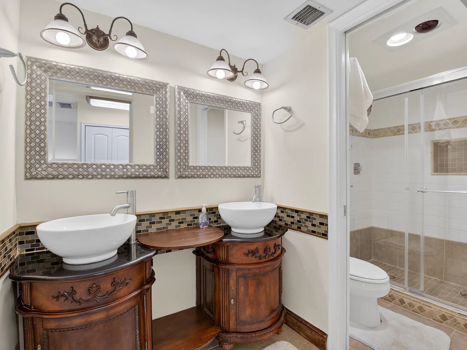 2 bed, 2.5 bath, 1400 sqft, $5,500 — Photo 4
