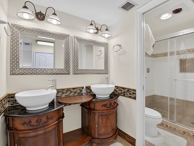 3604 Bridgewood Dr — Photo 4