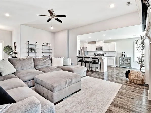 330 W Taverner Xing, Farmington, AR 72730