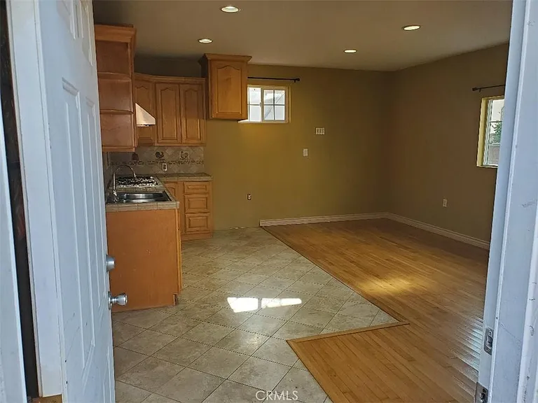 14527 S Berendo Ave — Photo 2