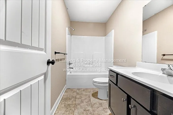 2110 Hickoryleaf Ln — Photo 10