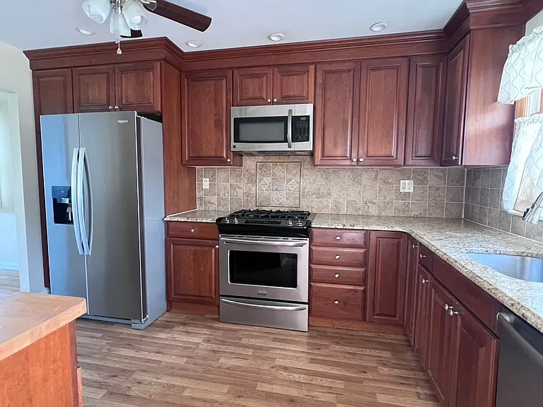 111 E Broadway — Photo 2