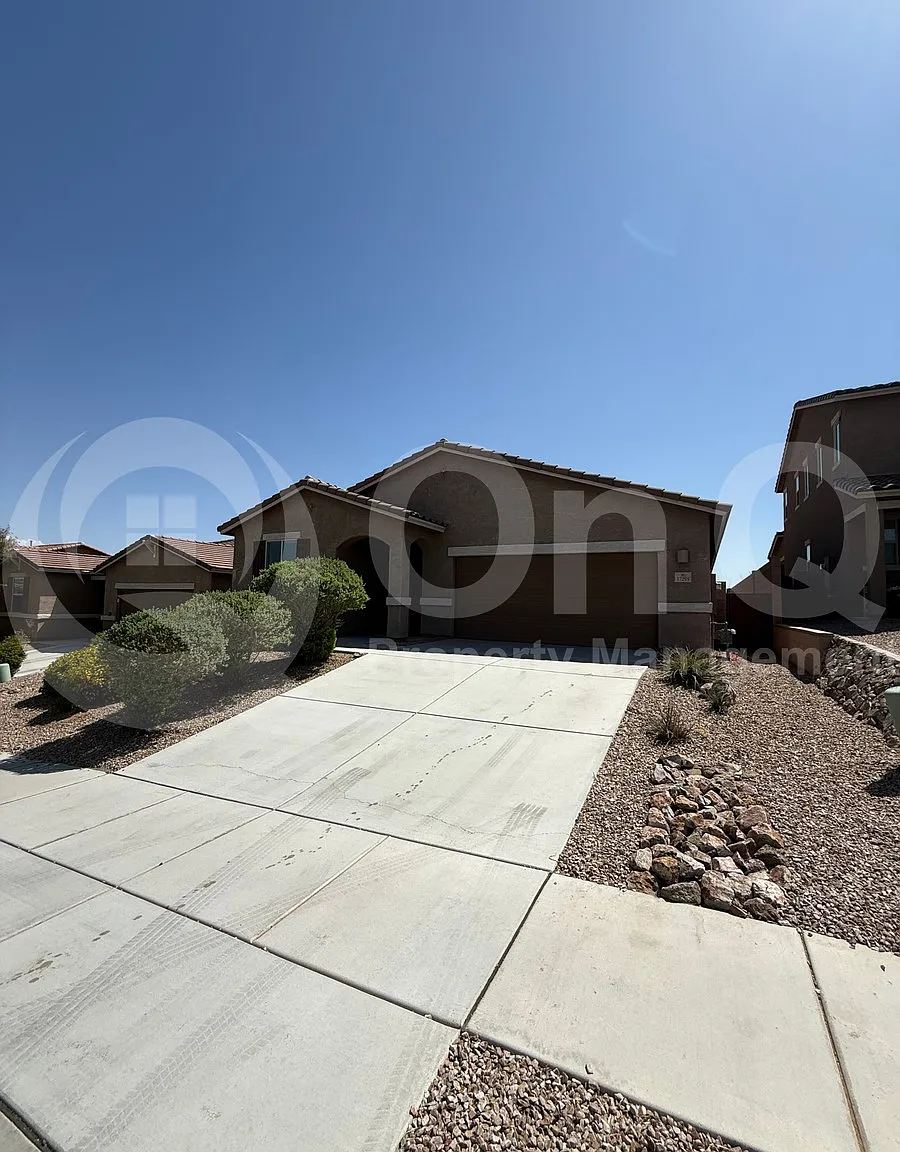 3 bed, 2.0 bath, 2099 sqft, $1,999 — Photo 2