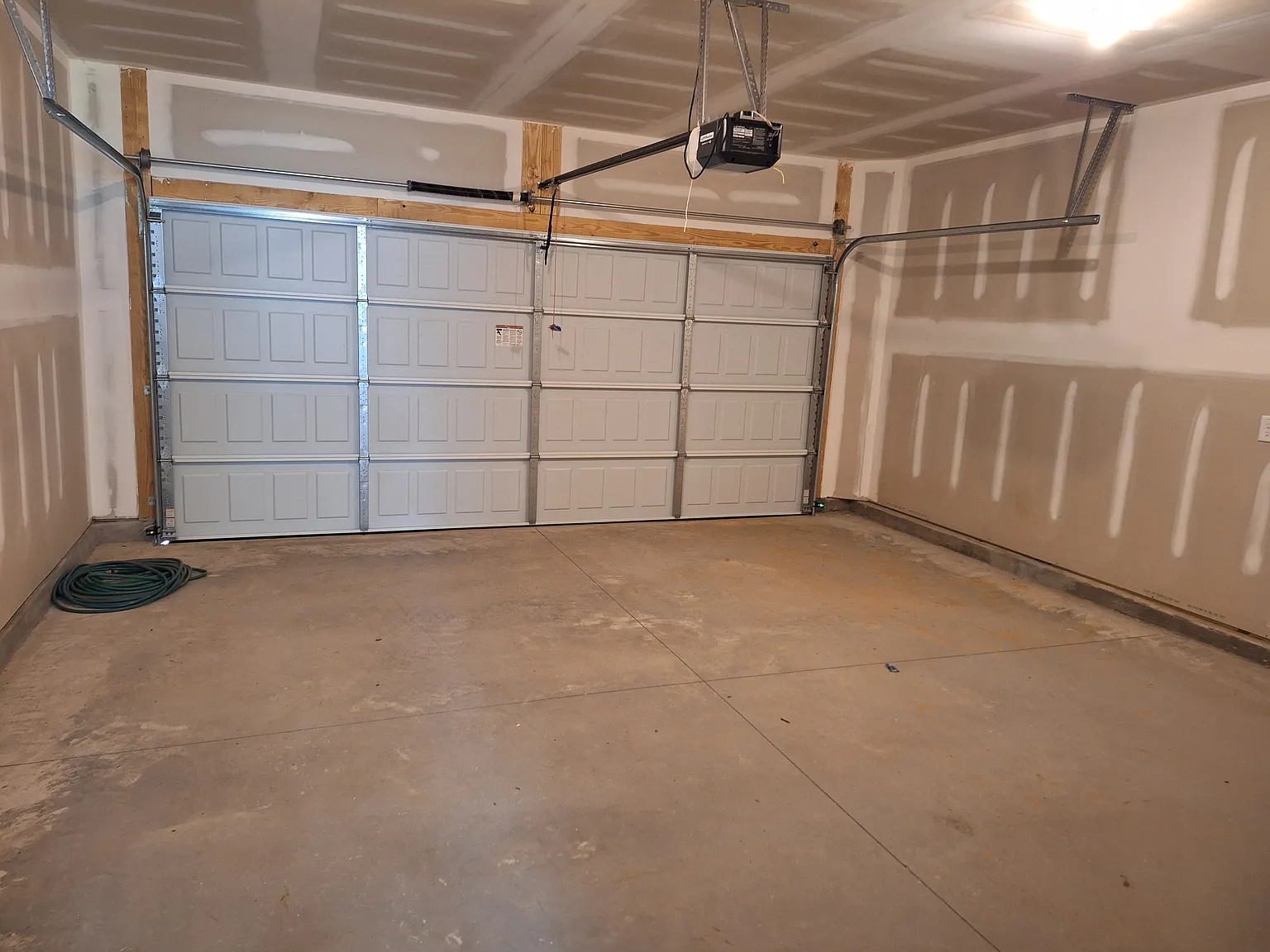 4 bed, 2.5 bath, 1658 sqft, $2,300 — Photo 4