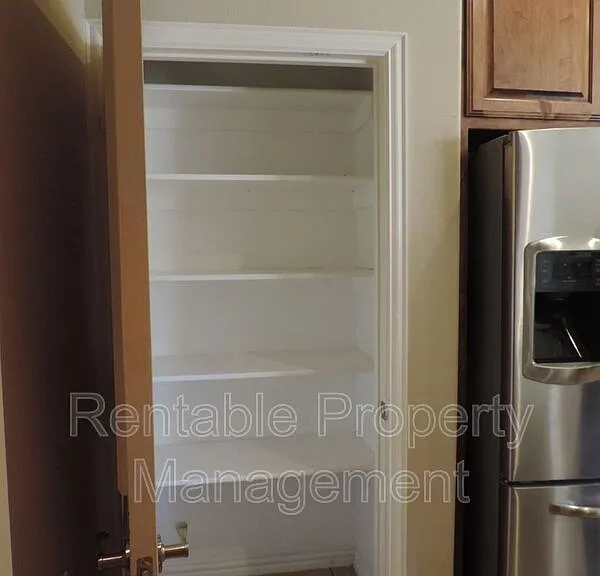 1835 Leann Ln — Photo 6