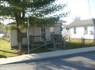 326 9th St, Rainelle, WV 25962