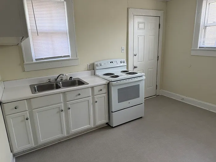 2 bed, 1.0 bath, 780 sqft, $750 — Photo 2
