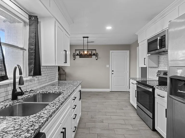 1308 Laurel Ave — Photo 4