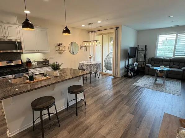 3160 E Yountville Dr Unit 10-D, Ontario, CA 91761