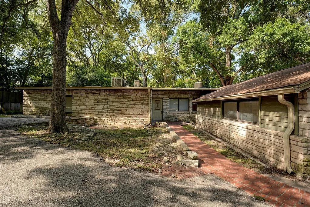 6 bed, 2400 sqft, $4,500 — Photo 1
