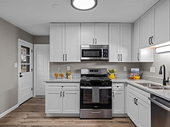 2nd image of 564 Queen Ann Dr