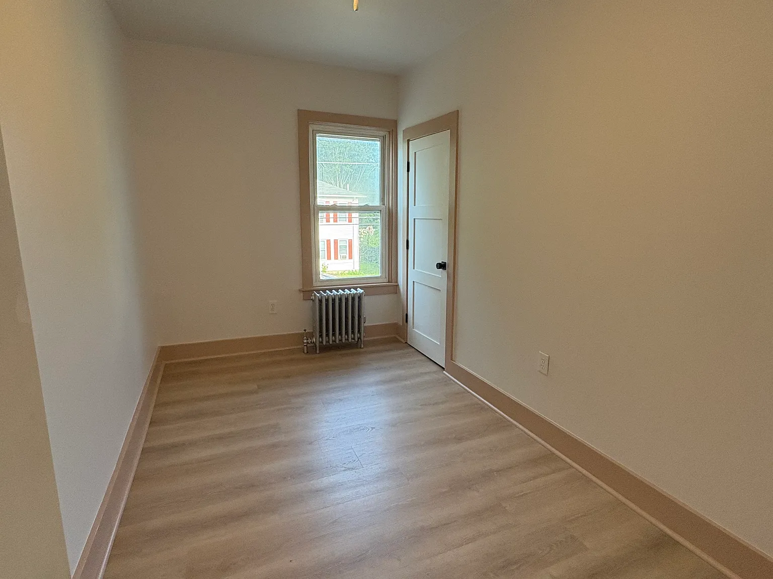 3 bed, 1100 sqft, $2,700 — Photo 2