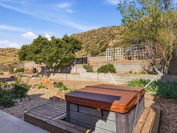 5th image of 3504 Camino De La Sierra NE