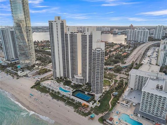 3rd image of 19111 Collins Ave APT 1607