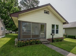 1018 S Jackson St, Harrisburg, IL 62946