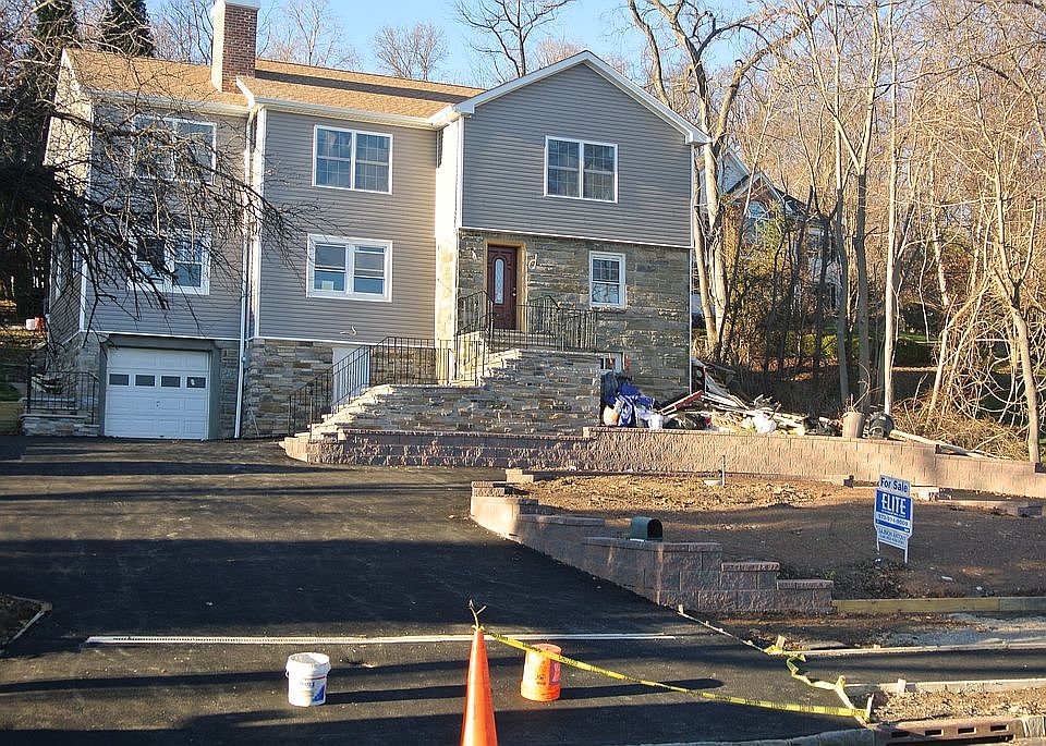 2nd image of 128 Hillside Ave