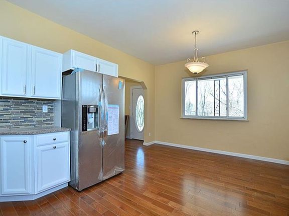 5th image of 166 Nurnberger Dr