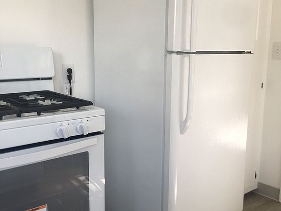 4th image of 108 N Kenwood St