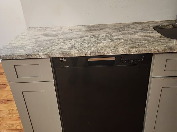 5th image of 72 N 18th St Floor 2