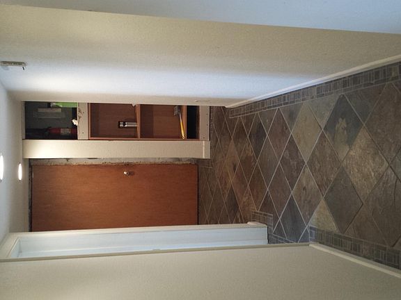 2nd image of 517 Gladstone St