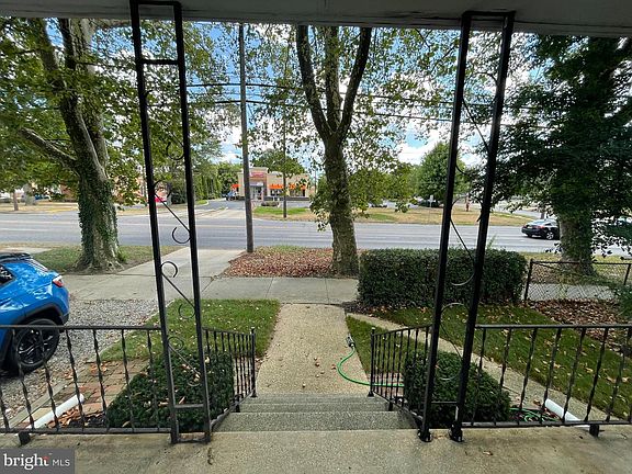 5th image of 708 E Chestnut Ave