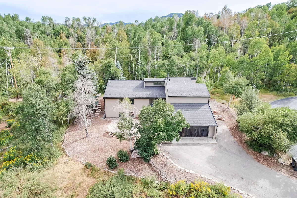 Building Photo - 4445 Hidden Cove Rd