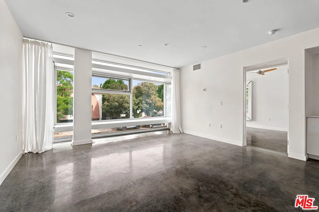 2 bed, 2.5 bath, 1402 sqft, $4,892 — Photo 1
