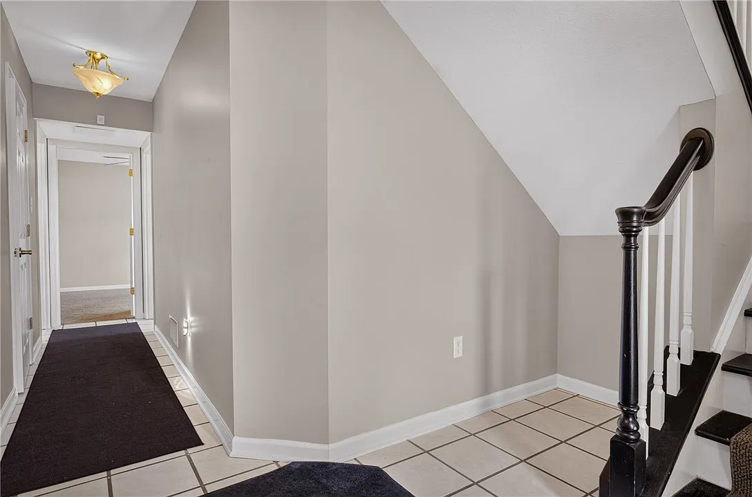 3 bed, 3.5 bath, 1728 sqft, $2,950 — Photo 3