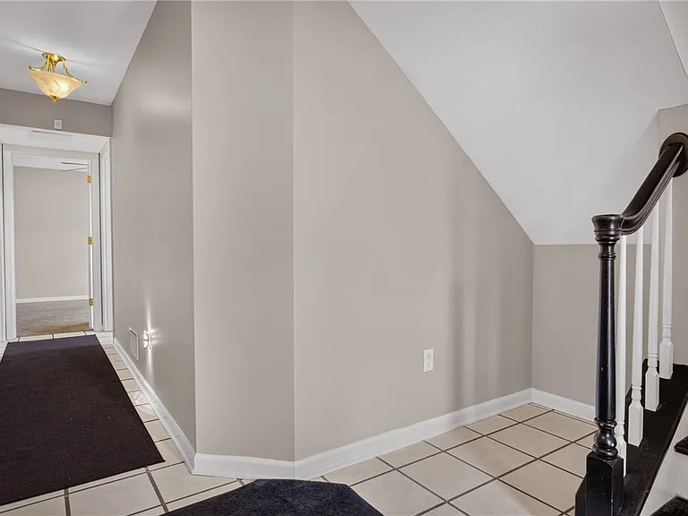 9704 Sundance Dr — Photo 3