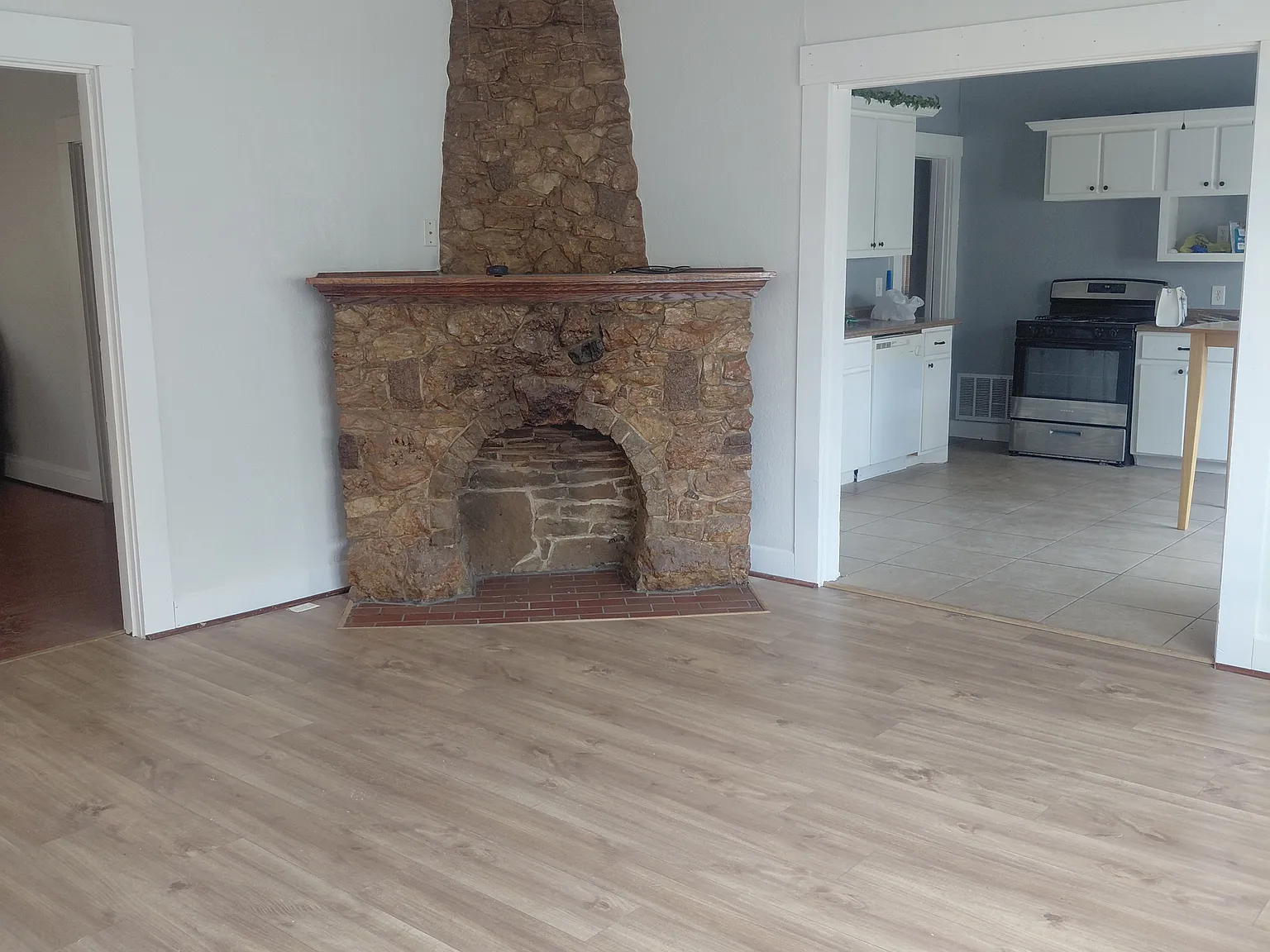 3 bed, 1500 sqft, $1,300 — Photo 2