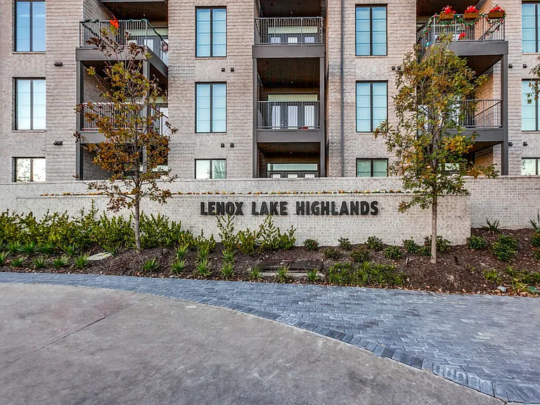 Lenox Lake Highlands — Photo 33