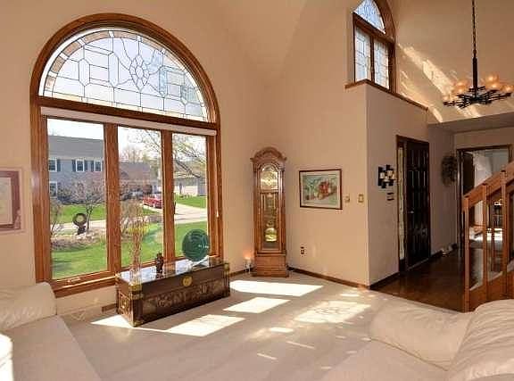 Breathtaking light-filled living room!