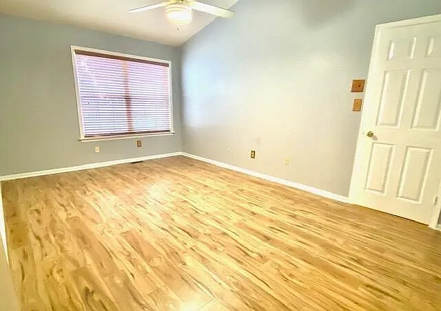 1077 Roseberry Ct — Photo 10
