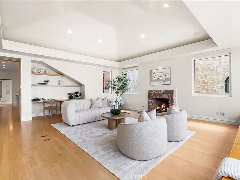 1554 E Oceanfront — Photo 38