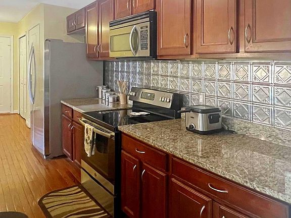 3rd image of 9716 Lake Pointe Ct APT 302