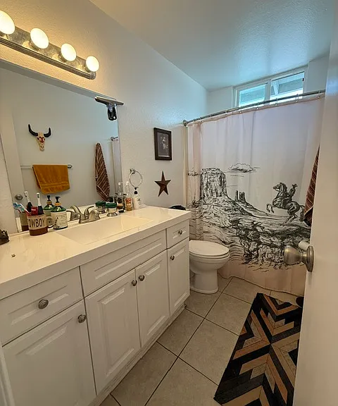 Bathroom 1, Top Floor
