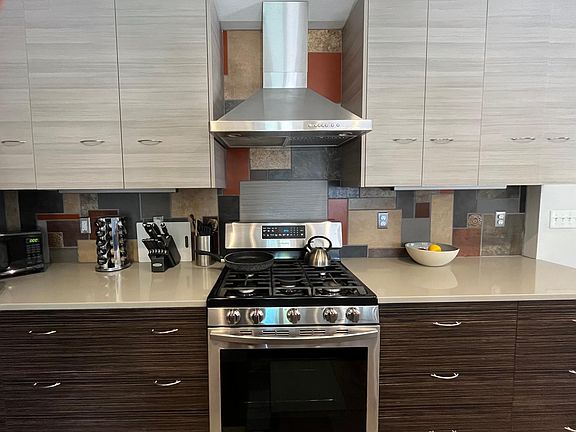 Quality appliances - gas stove.