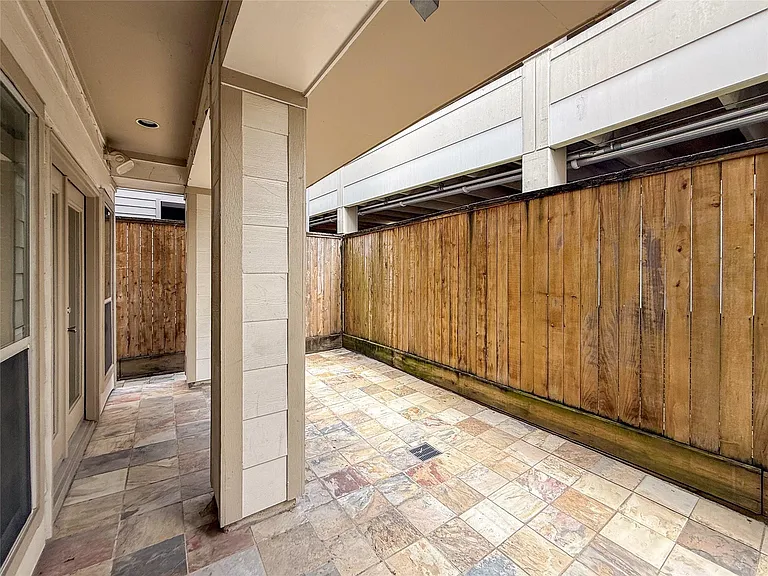 621 Hartman St — Photo 8