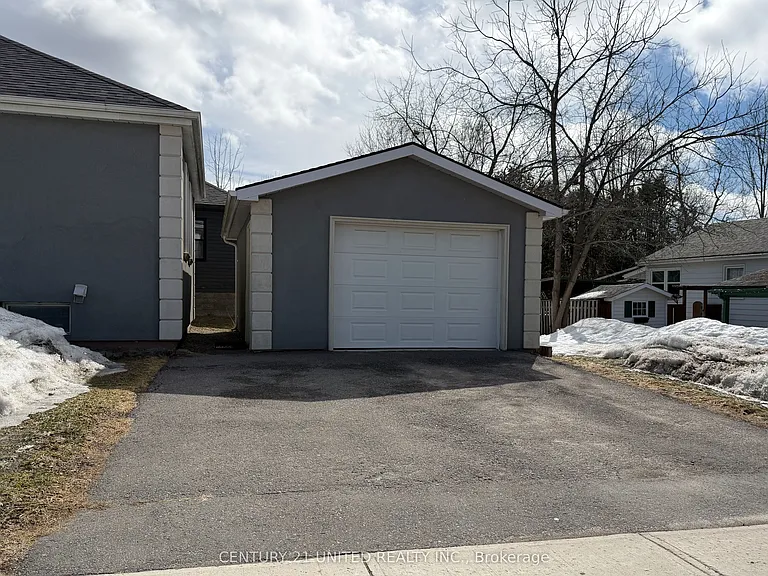 685 Armour Rd #LOWER — Photo 13