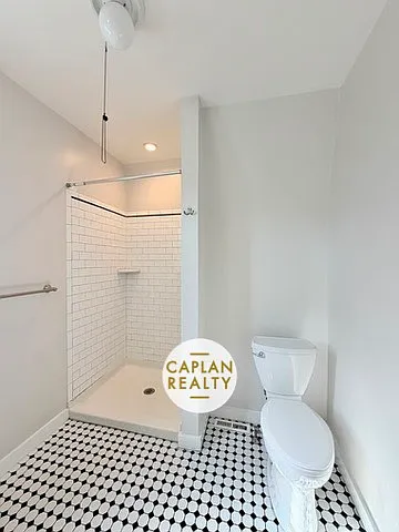 542 Chapel St #E — Photo 15