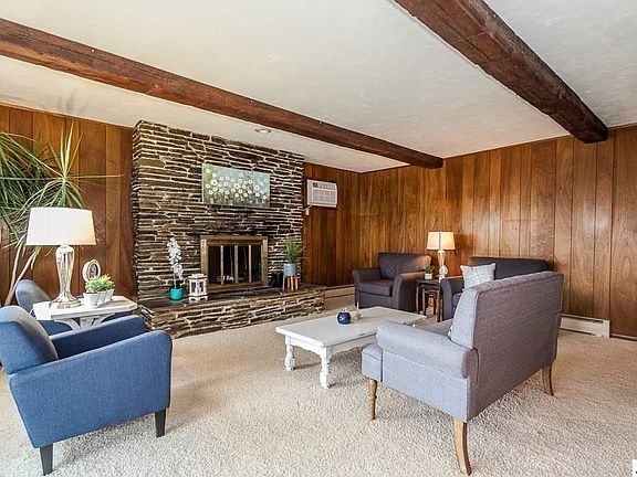 5th image of 185 Claremont Cir