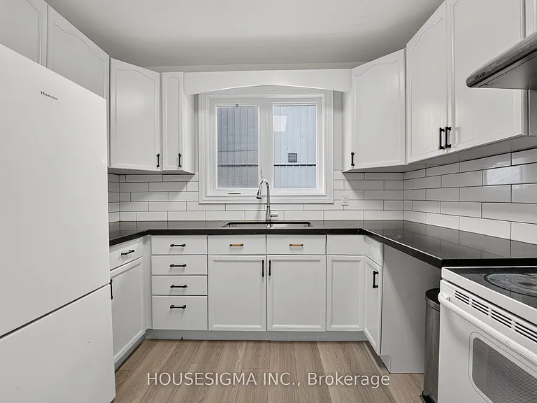 342 Carlton St — Photo 10
